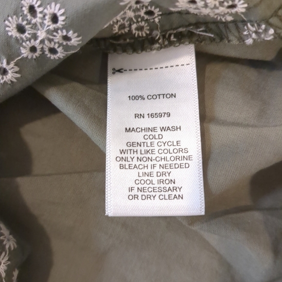 Cupio Women's Embroidered Green Floral Button-Down Shirt , NWT , Size L - Picture 6 of 7